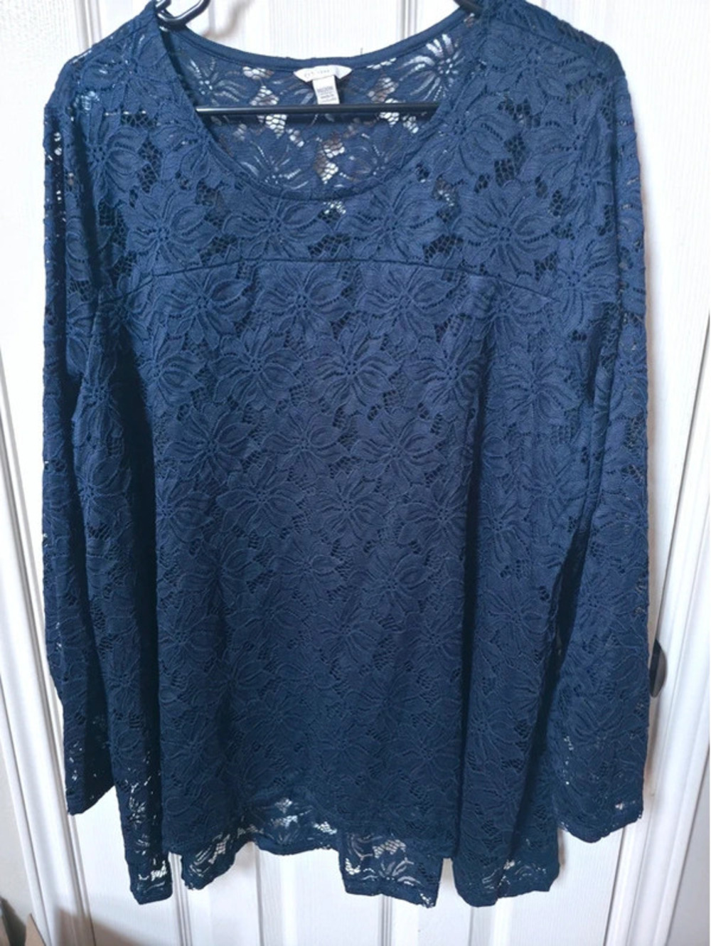 Woman's 2X navy lace blouse